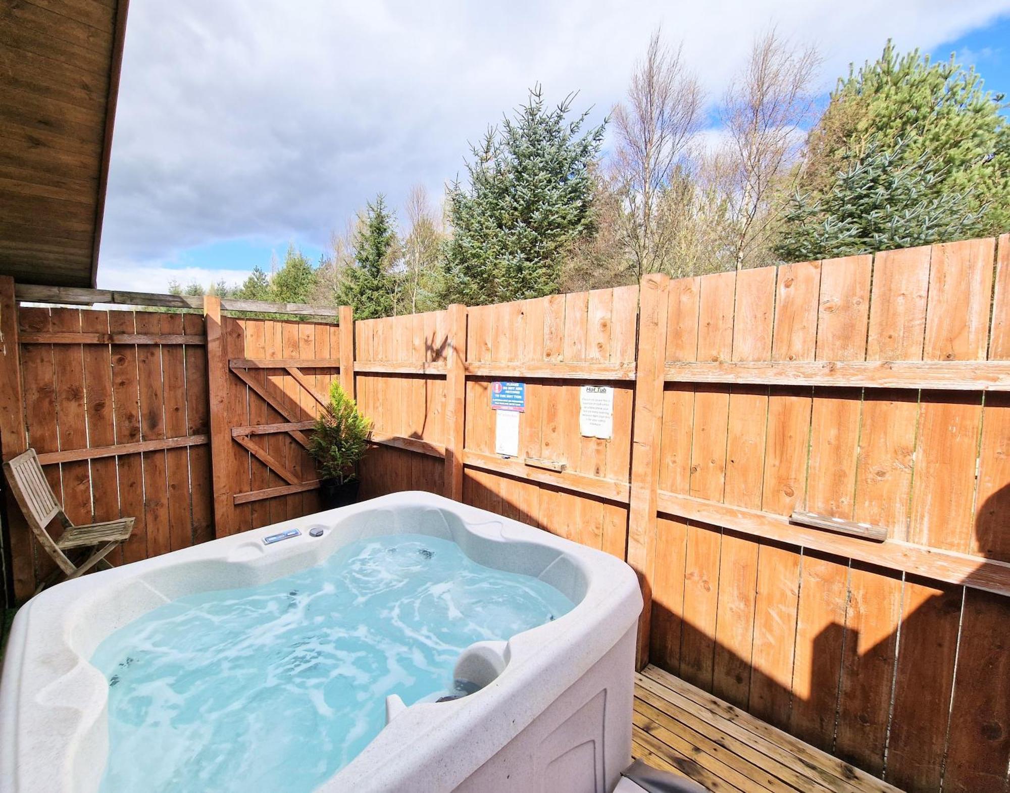Ochil 8 With Private Hot Tub - Fife - Loch Leven - Lomond Hills Villa Kelty Exteriör bild