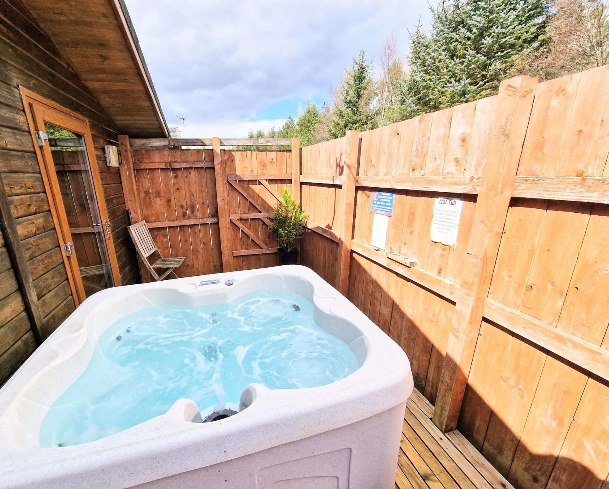 Ochil 8 With Private Hot Tub - Fife - Loch Leven - Lomond Hills Villa Kelty Exteriör bild